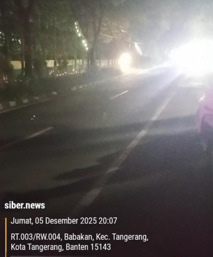 Jalan Raya Babakan Tangerang Mencekam, PJU Mati Total Ancam Keselamatan Pengendara