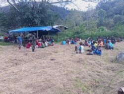 Satgas Yonif RK 751/VJS Jadi Promotor Kerja Bakti Bangun Kantor Klasis