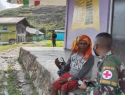 Satgas Pamrahwan Yonif RK 751 VJS Patroli Simpatik di Distrik Walesi