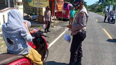 Dukung PPKM Level 2, Bagikan Masker dan Ingatkan Prokes 5M