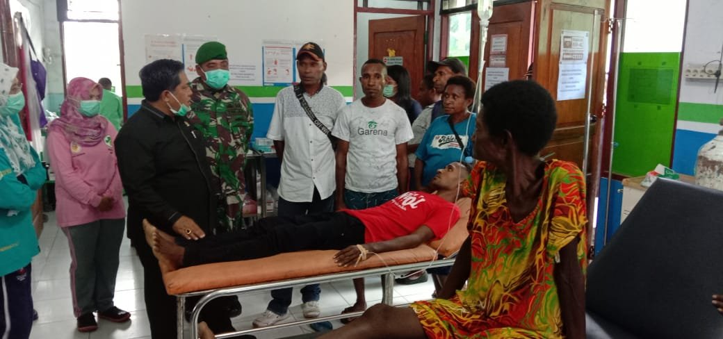 Koramil Sarmi Kunjungi Pasien Rawat Inap sebagai Bentuk Kepedulian