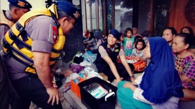 Jiwa Ragaku Demi Kemanusiaan: Korbrimob Polri Hadiri Warga Terdampak Banjir