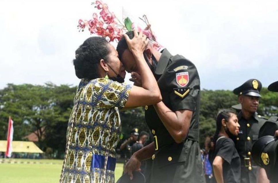Tangis Haru Pelantikan 1000 Bintara Otsus Papua