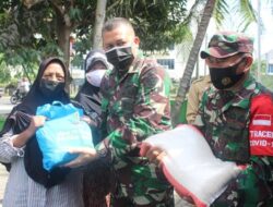 Korem 064/MY Bagikan Paket Sembako ke Warga Koramil 2304/Anyar
