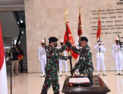 Panglima TNI Serahkan Jabatan Kasum dan Pimpin Sertijab Kababek Kapusinformar
