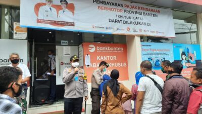 Antrian Panjang Nasabah Bank Banten, Polres Serang Kota Amankan Lokasi