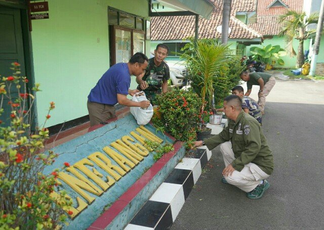 Korem 064/MY Bersihkan Lingkungan demi Kenyamanan Anggota