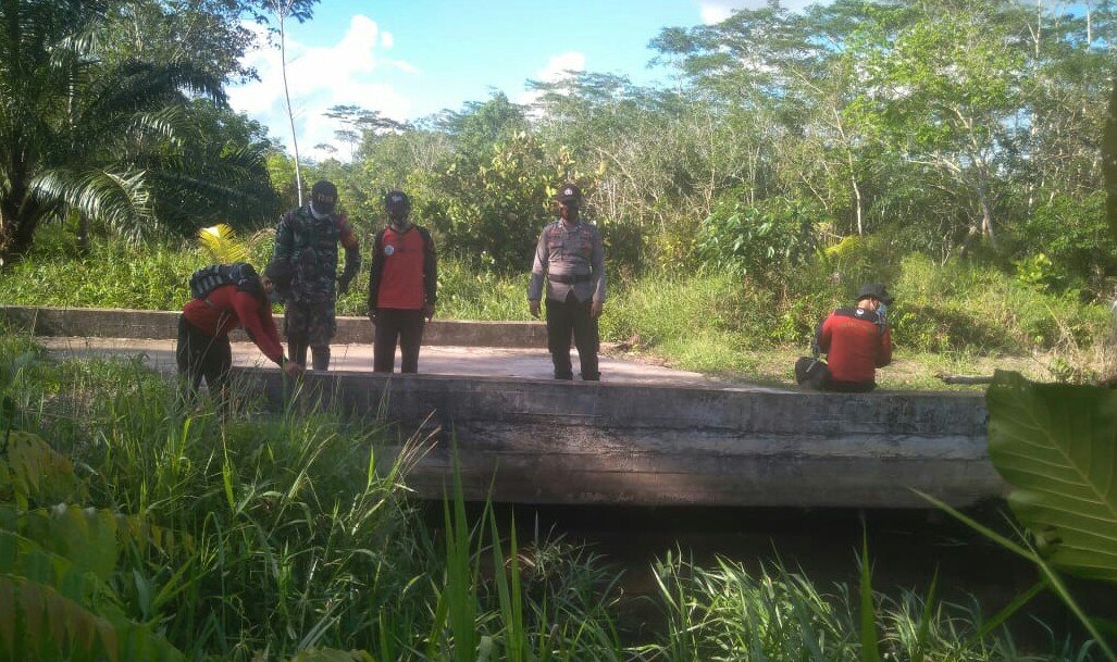 Tim Terpadu Cek Kondisi Air di Desa Sungai Baru untuk Cegah Kebakaran