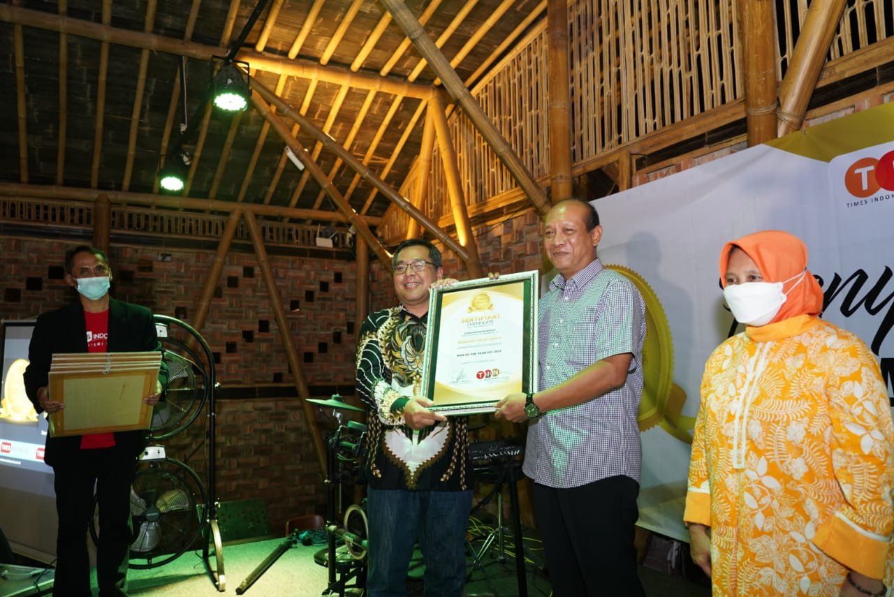 Danrem 072/Pamungkas Raih Penghargaan Man of the Year DIY 2021 dari Times Indonesia