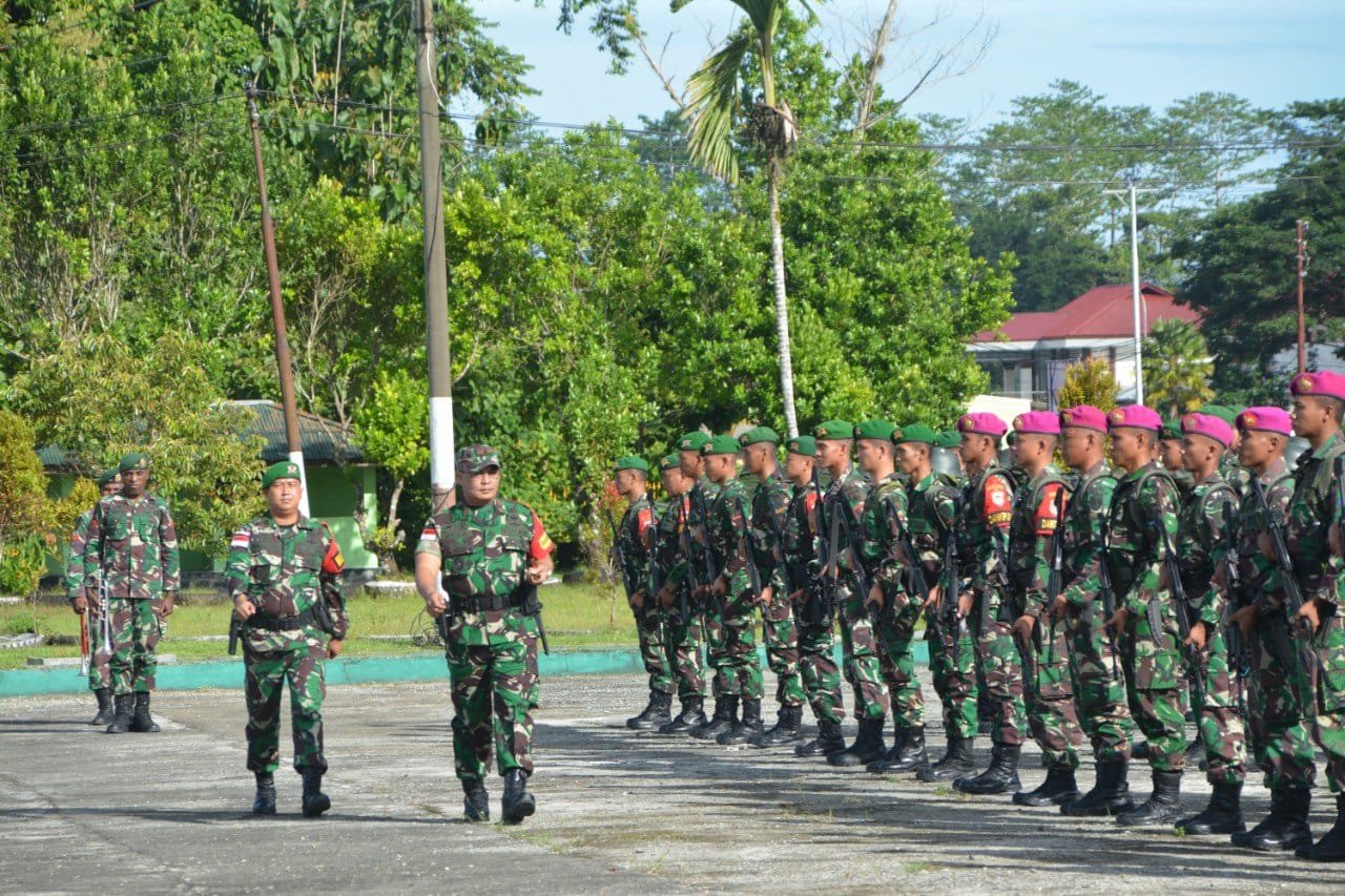Danrem 174/ATW Pimpin Upacara Serah Terima Satgas Pamwil Obvitnas PT. FI dan Mupe Yonmar 3