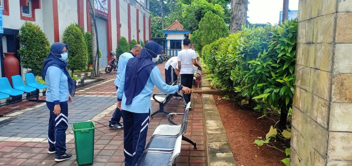 CPNS Lapas Rangkasbitung Bersihkan Jalan Protokol Lebak