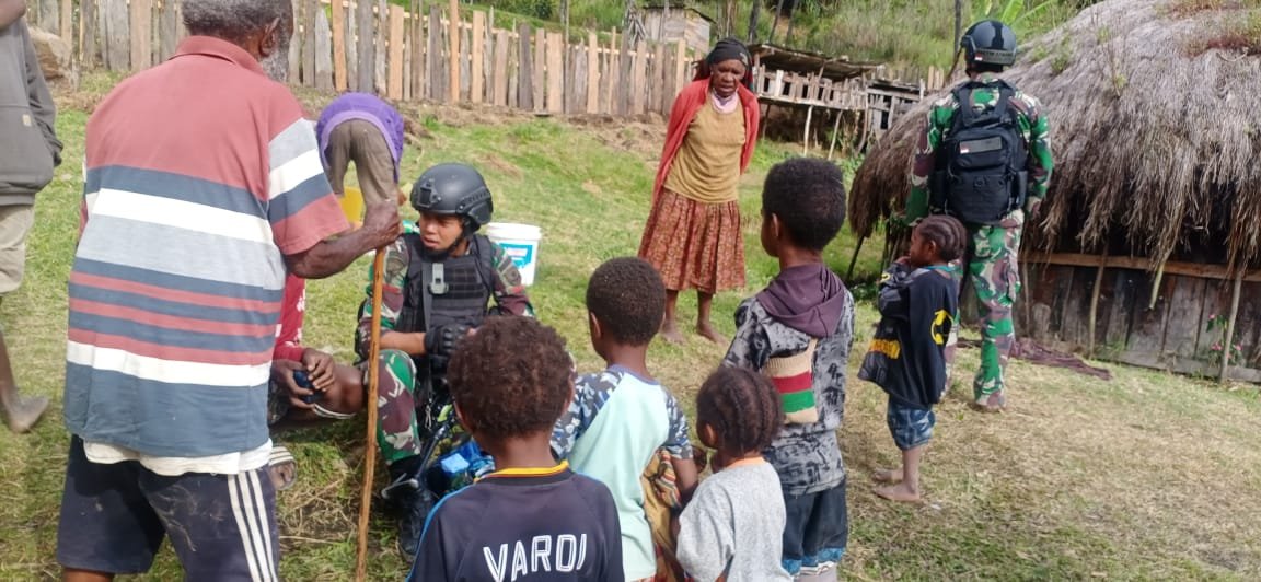 Tim Kesehatan Pos Makki Yonif Mekanis 203/AK Layani Warga di Pegunungan Tengah Papua