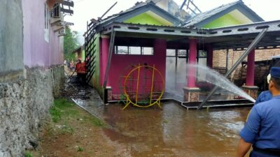 Rumah Pedagang Hampir Hangus Dilalap Api