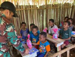 Bakti Sosial Satgas Yonif 143/TWEJ Bangun Generasi Hebat Papua
