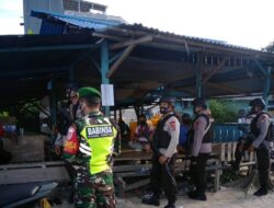 Bhabinsa dan Patmor Brimob Himbau Warga Patuhi Protokol Kesehatan