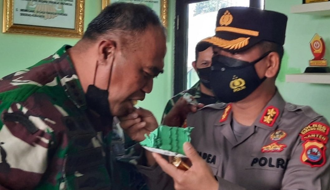 HUT TNI Ke-76, Kapolres Serang Kota Beri Kejutan untuk Kodim 0602