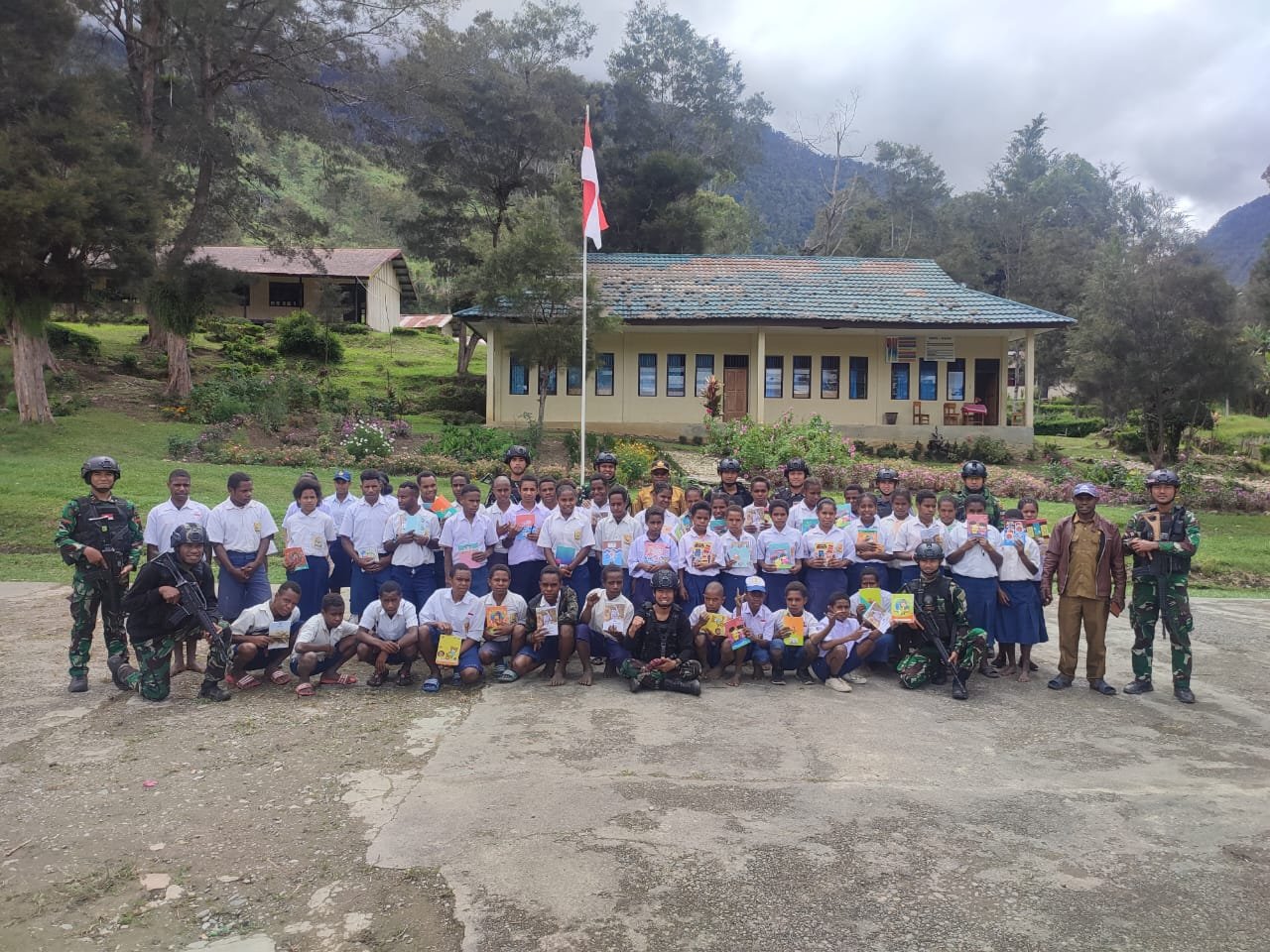 Yonif Mekanis 203/AK Satgas Dukung Pendidikan di Wilayah Tugas