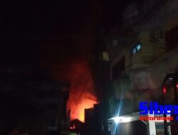 Gudang Plastik Terbakar Dilalap Si Jago Merah