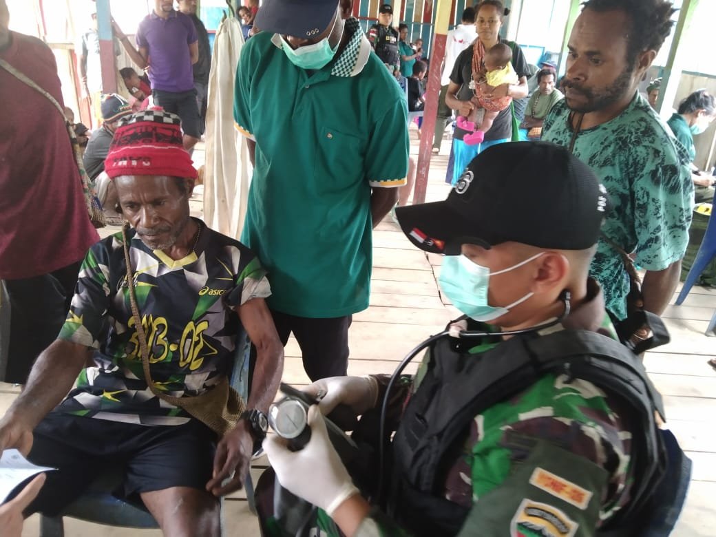 Yonif 126/Kala Cakti dan Puskesmas Ubrub Gelar Pengobatan Massal