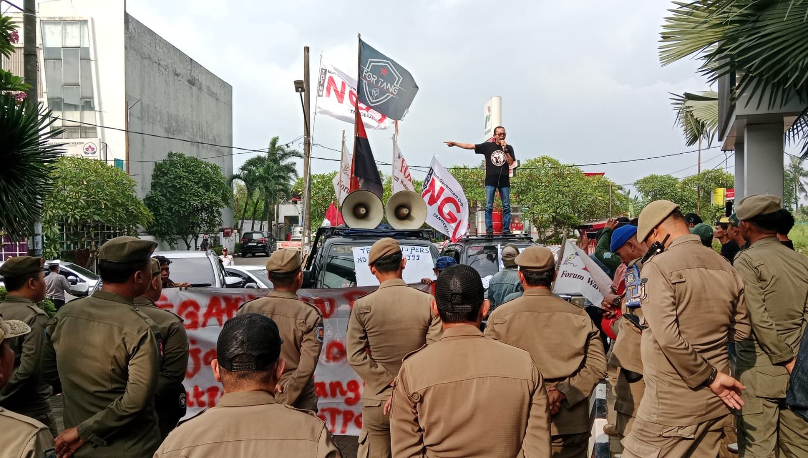 Aksi Solidaritas Forwat Geruduk Kantor Walikota Tangerang Selatan