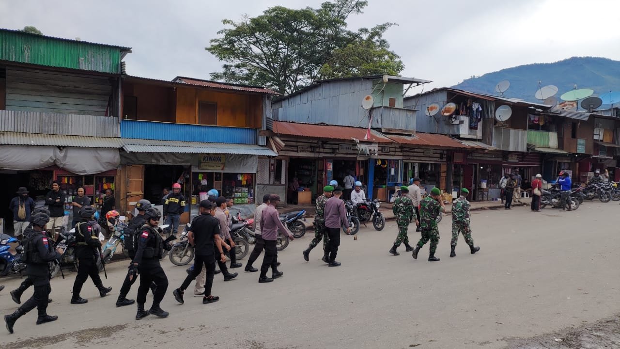 Satgas Yonif Raider 142/KJ Sinergi Polri Jaga Papua Aman Kondusif