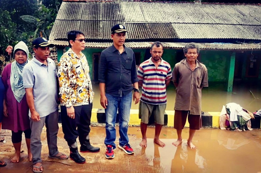 Sekda Depok Hardiono Tinjau Langsung Warga Terdampak Banjir dan Berikan Bantuan