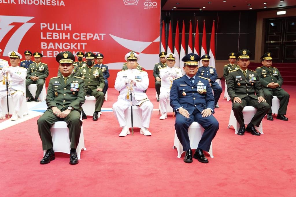 Mabes TNI Ikuti Upacara Penurunan Bendera Merah Putih Secara Virtual