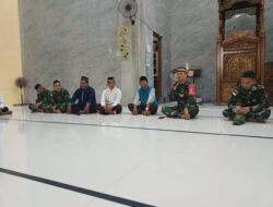 Prajurit Yonif 131 dan Warga Perbatasan Buka Puasa Bersama