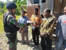 Satgas Pamtas Yonif Raider 142/KJ Jalin Silaturahmi dengan Tokoh Adat Pegunungan Tengah