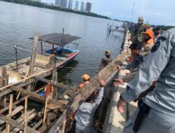 Bakamla RI Tertibkan Dermaga Liar di Tanggul Pengaman Pantai Jakarta