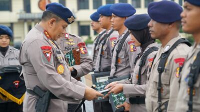 Dankor Brimob Pimpin Upacara Kesadaran Nasional dan Beri Penghargaan ke 8 Personel Berprestasi