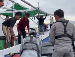 Bakamla RI Selamatkan Nelayan di Selat Makassar