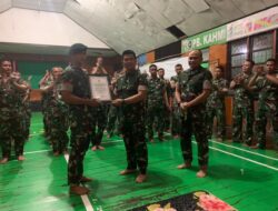 Dua Personel TNI AD Padamkan Kebakaran di Dolog Asmat dan Terima Penghargaan dari Danrem 174/ATW