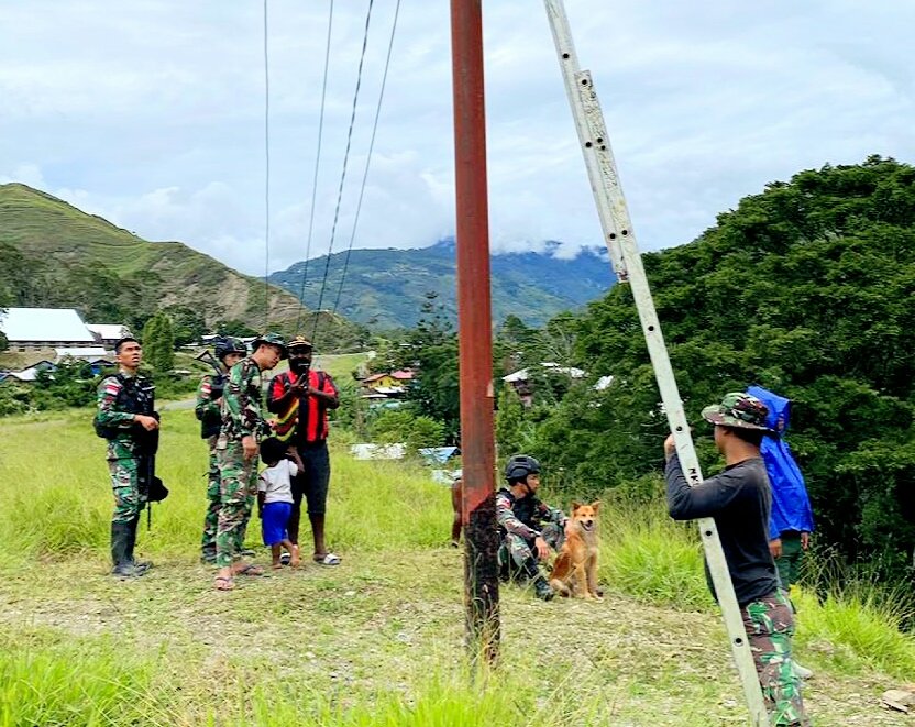 Satgas Yonif Raider 142/KJ Hadir Solusi Atas Setiap Kesulitan Masyarakat