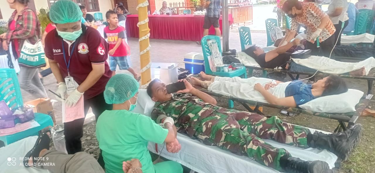 Danramil 1710-02 Timika Ikut Donor Darah Bhakti Sosial Perayaan Injil Masuk Papua