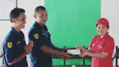 Direktur PSPKKM Sermika BR Karo Kunjungi Posko Karang Taruna Cibinong