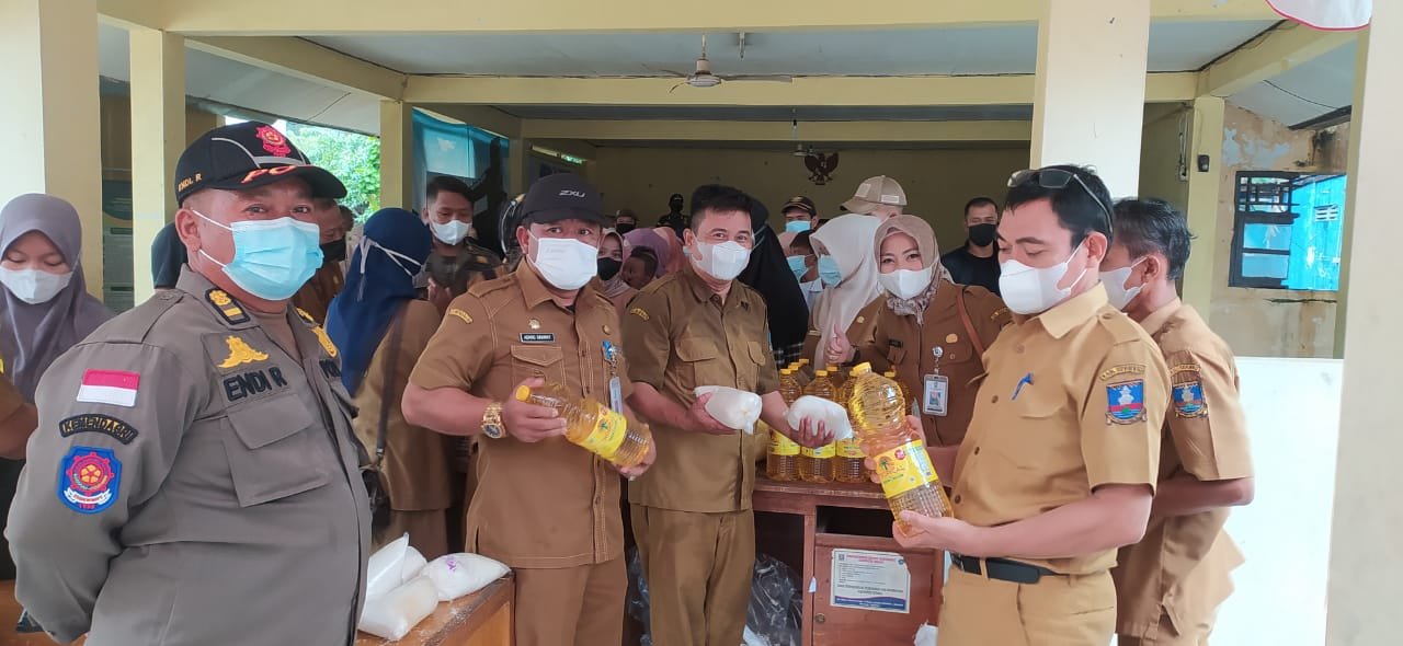 Ratusan Warga Serbu Minyak dan Gula Murah