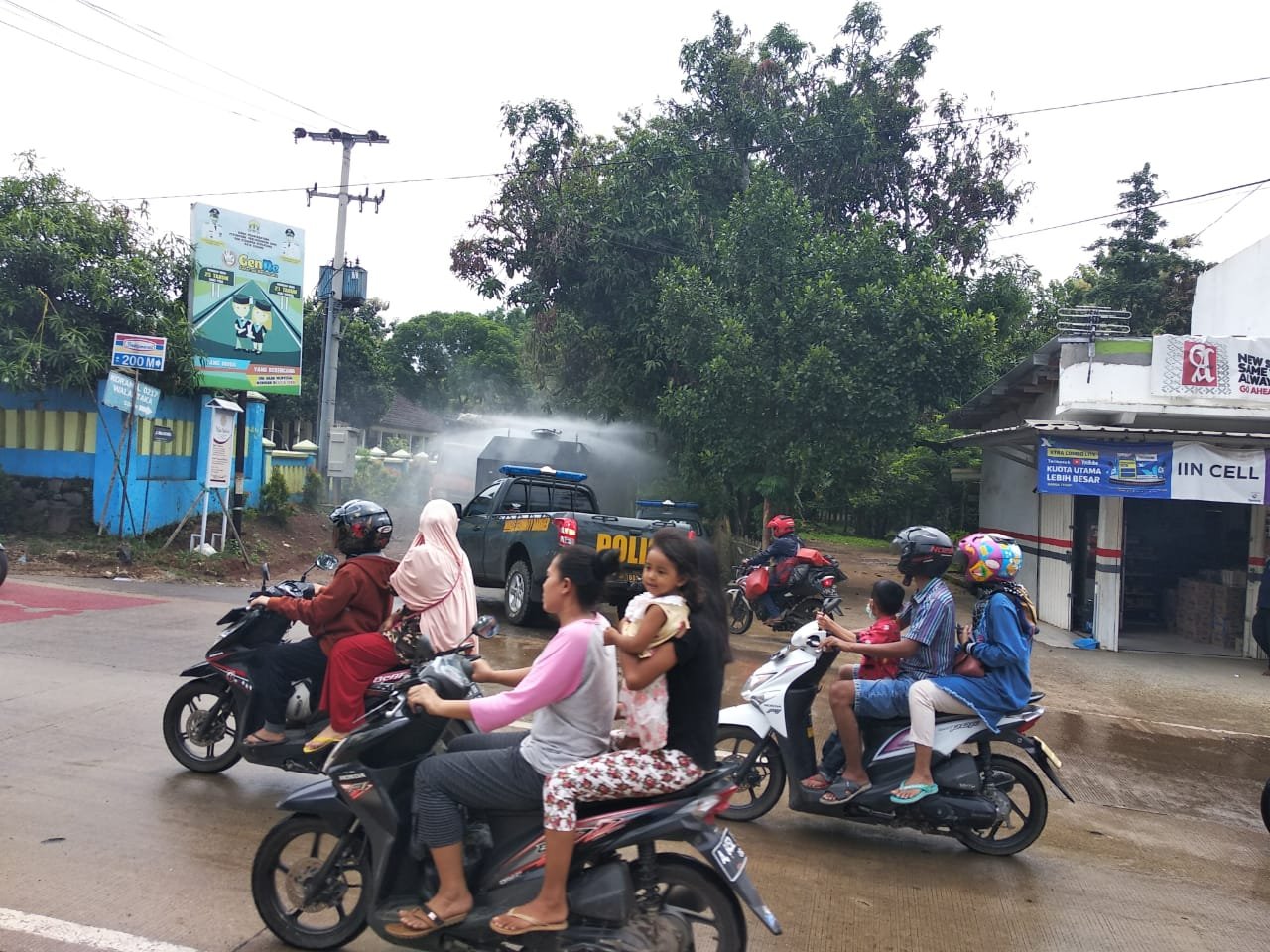 Polres Kota Percepat Penanganan Covid-19 dengan Himbauan dan Penyemprotan Disinfektan