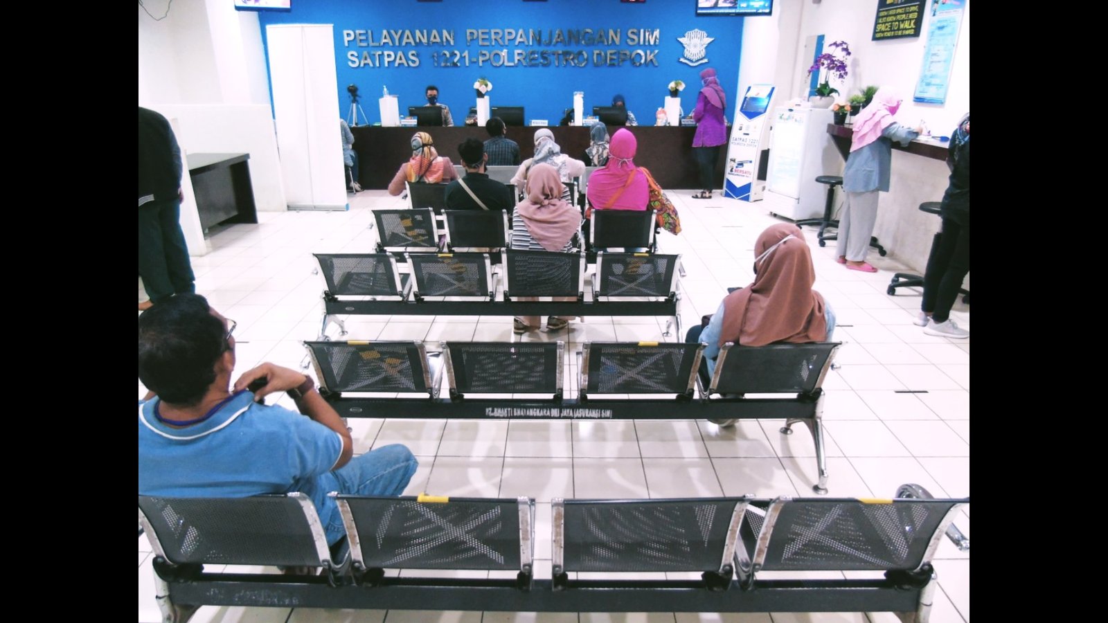 Gerai SIM Mall DETOS Tetap Jaga Jarak, Pelayanan Tetap Maksimal