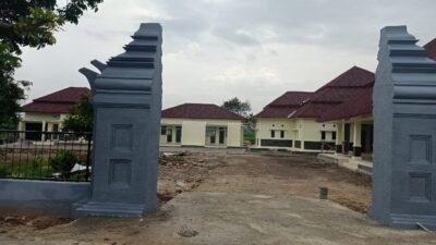 Pembangunan Gedung Kantor Kecamatan Bandung Kabupaten Serang Diduga Terlambat Tanpa Denda