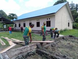 Prajurit Yonif MR 413 Bangun MCK di Gereja Mahanaim untuk Bantu Umat