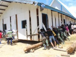 Satgas Yonif Mekanis 203/AK, Koramil Tiom dan Polres Lanny Jaya Gelar Karya Bhakti Bersama Jemaat GKI Betel