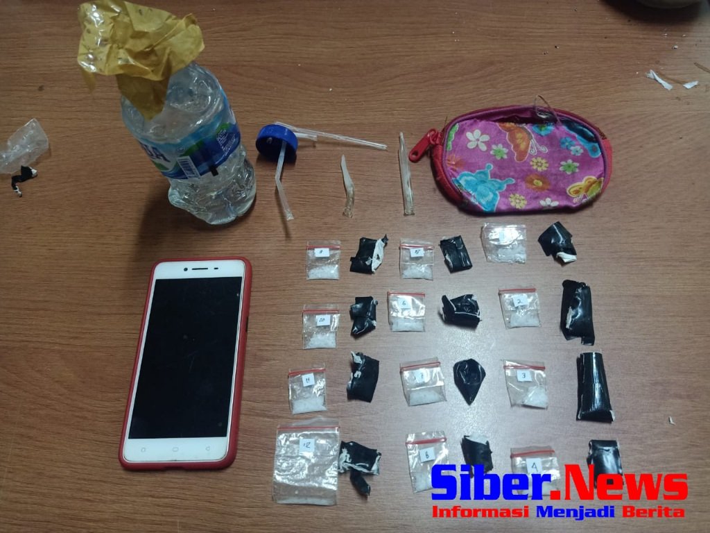 Asik Nya Bersama Empat Pemuda Digelandang ke Polisi