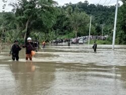 TNI Bantu Warga Kampung Arso Papua yang Terdampak Banjir