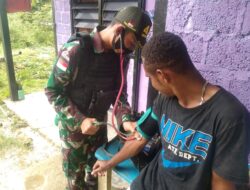 Yonif 413 Kostrad Bantu Warga Perbatasan RI-PNG Hidup Sehat dan Sejahtera