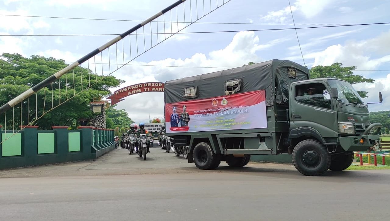 Korem 174 Merauke Bagikan 2000 Paket Sembako Bantuan Panglima TNI dan Kapolri