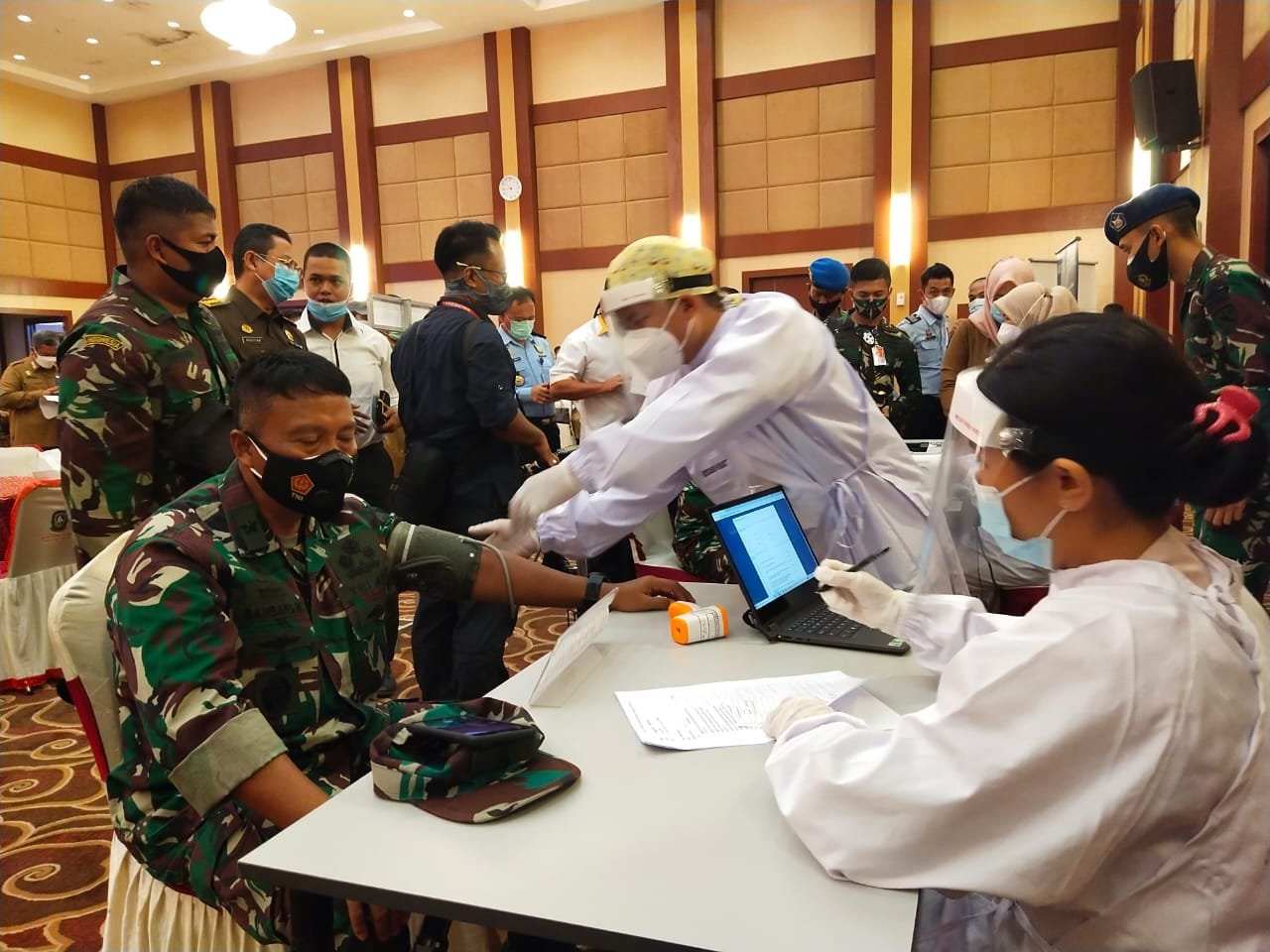 Asrena dan Pejabat Kogabwilhan I Vaksinasi Tahap Kedua Termin I di Kantor Gubernur Kepri