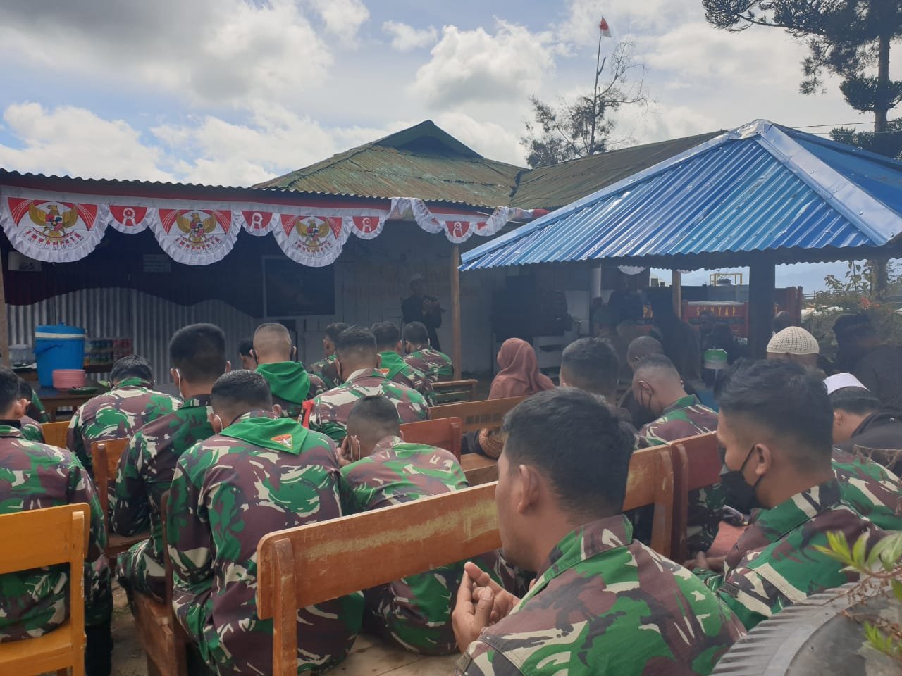 Satgas Pamrahwan Yonif RK 751/VJS dan Masyarakat Rayakan HUT Batalyon di Pegunungan Tengah Papua