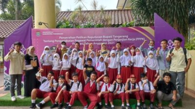 Perpustakaan Desa Sukanagara Ajak Pelajar Berprestasi Kunjungi DPRD dan Bupati Tangerang