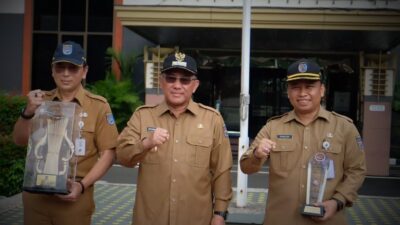 Wali Kota Depok Serahkan Penghargaan kepada ASN saat Apel Pagi